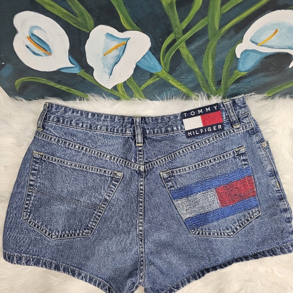 Women's size 13 Tommy Hilfiger blue jean denim shorts - Picture 2 of 4